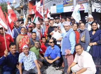 पोखरा १७ मा गठबन्धनको घरदैलोः एमालेका जनप्रतिनीधिले गर्दा दुख पाएको मतदाताको गुनासो