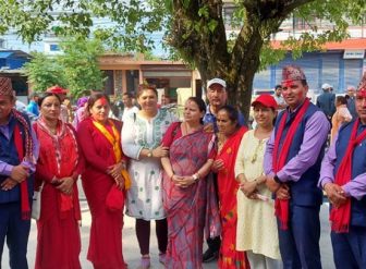 पोखरा ७ मा एमालेको घरदैलोमा पुगेर भोट माग्दै