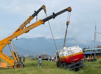 पोखरा विमानस्थलमा तेलको ट्याङकर पल्टिएदा