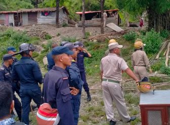 पोखरा महानगपालिकाले पोखरा ३३ मा अनधिकृत रुपमा बनाइएका २६ छाप्रा हटाइयो