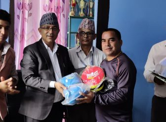 पोखरा महानगरले खेलसम्बद्ध संस्थालाई खेल सामग्री प्रदान