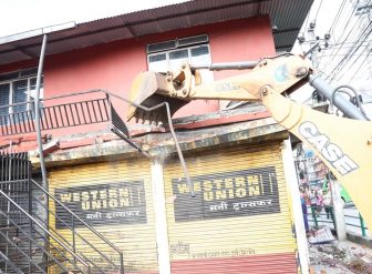 पोखरा आर्ट ग्यालरी, पुस्तकालय र सटरमा पोखरा महानगरले चलायो डोजर