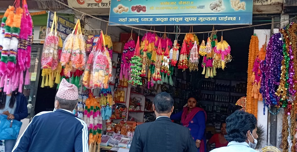 पोखरा महानगरको अनुगमनः प्लाष्टिकजन्य फूलगुच्छा उत्पादन, आयात र विक्री वितरणमा रोक