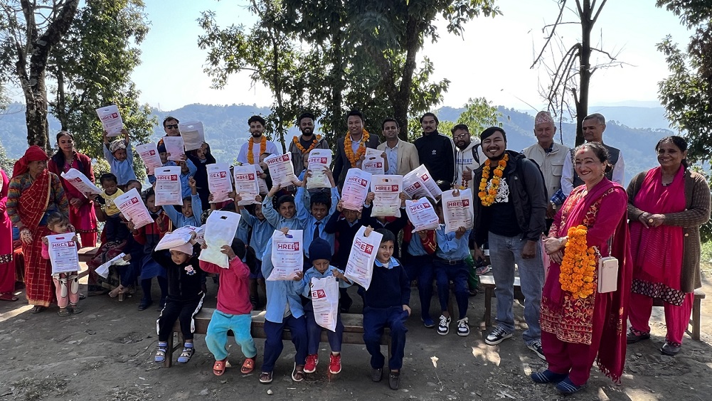 ऋक्रियसनको बार्षिक उत्सवमा दुई विद्यालयका विद्यार्थीलाई शैक्षिक सामग्री