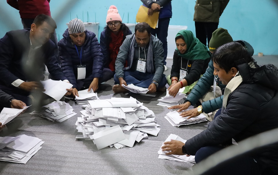 कास्की दुईको मतगणना शुरु, घण्टीलाई अग्रता