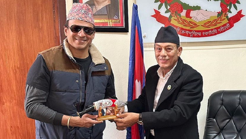गण्डकीका कानून तथा संचारमन्त्री विन्दु कुमार थापा र भारतीय अभिनेता विवेक ओवरायबीच भेटवार्ता