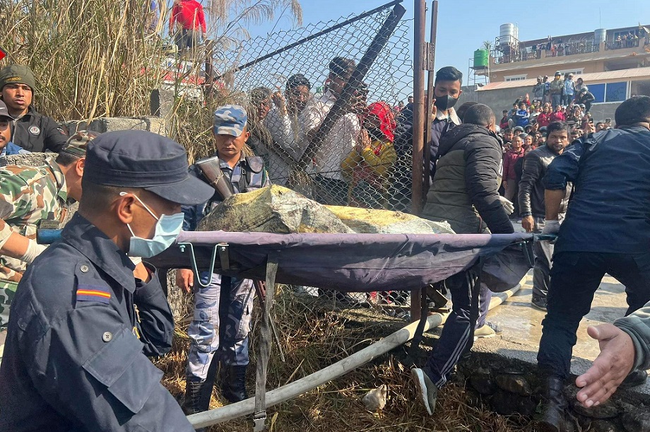 पोखरामा विमान दुर्घटनाका ६९ शव फेला परे, आफ्न्तलाई सोमबार दिने