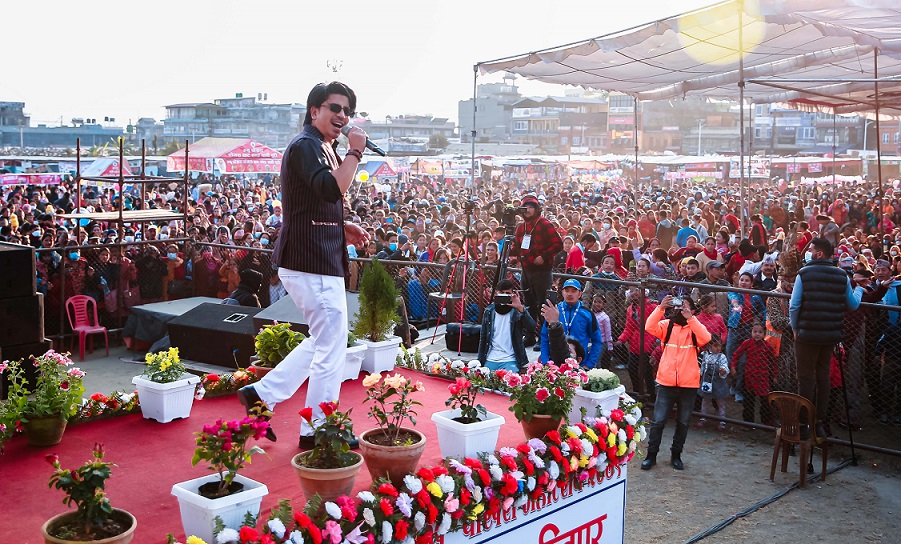 पोखरा महोत्सवमा शनिवार दर्शकको भीड