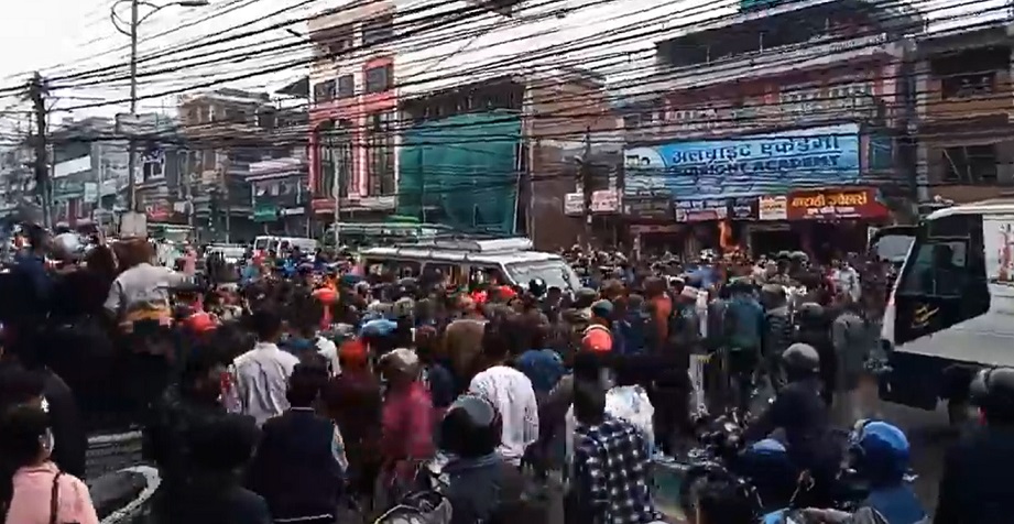 पोखरामा माइक्रोबसको ठक्करबाट एकको मृत्यु