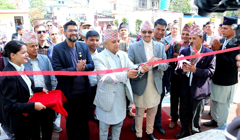 होटल पौवा उद्घाटन गर्दै मुख्यमन्त्री अधिकारीले भने व्यवसायीको सफलताले सुखी र समृद्ध