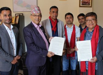 पोखरा १२ मा प्लास्टिक व्यवस्थित गर्न परियोजना कार्यान्वयनका लागि सम्झौता