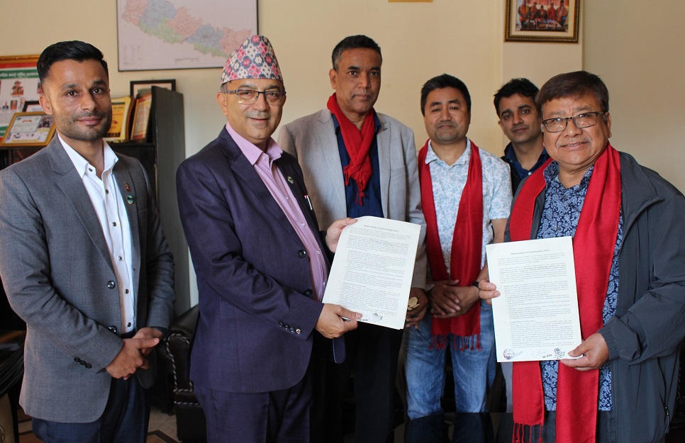 पोखरा १२ मा प्लास्टिक व्यवस्थित गर्न परियोजना कार्यान्वयनका लागि सम्झौता