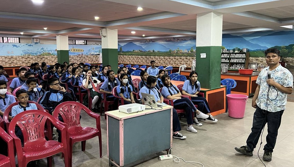 मदरल्याड माविमा प्लास्टिक प्रदूषणको असरको बारेमा सचेतना कार्यक्रम