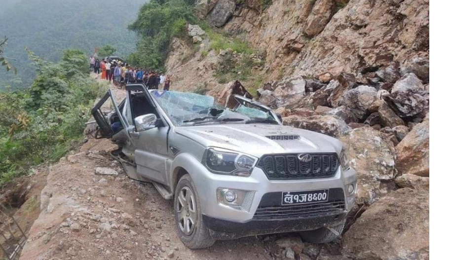 पाल्पामा गुडिरहेको जिपमाथि पहिरो, पोखराका १ सहित ३ जनाको मृत्यु