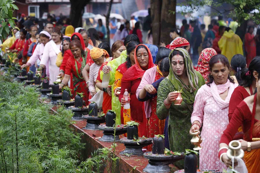 पोखरामा बोलबम, शिव मन्दिरहरुमा भत्तजन हरु भिड तस्बिरः सञ्जय शाक्य