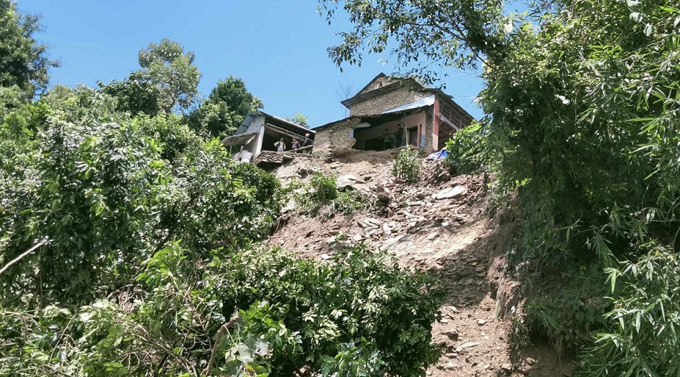 पोखरामा वर्षा, कतै घर पहिरोमा, कतै पुल धरापमा