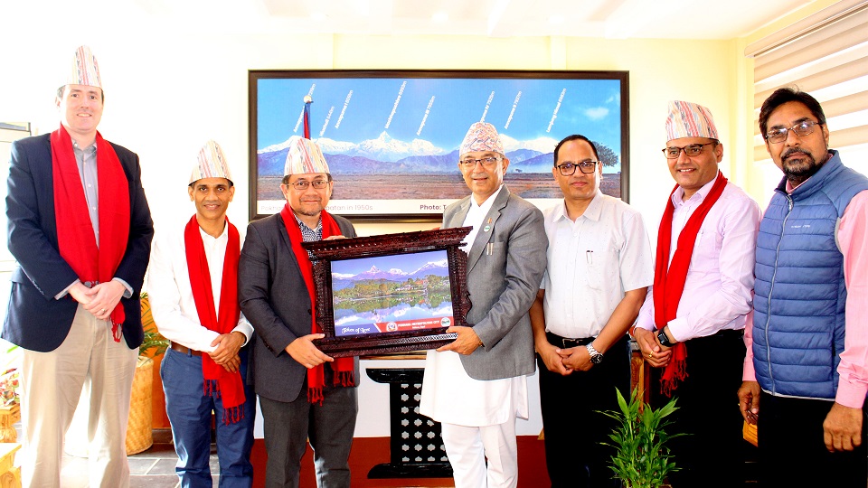 पोखराको विकासको बारेमा एडिबीका निर्देशक सुलेमान र महानगर प्रमुख बिच भेटवार्ता