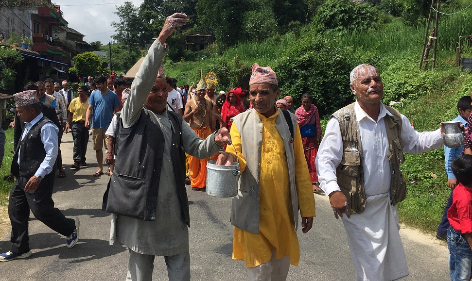 कास्कीकोटमा दहीको होली