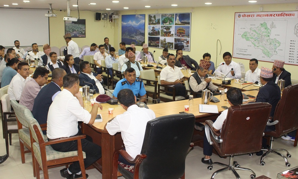 पोखरा मुग्लिन सडक विस्तार प्रगति बारे पोखरामा समिक्षा