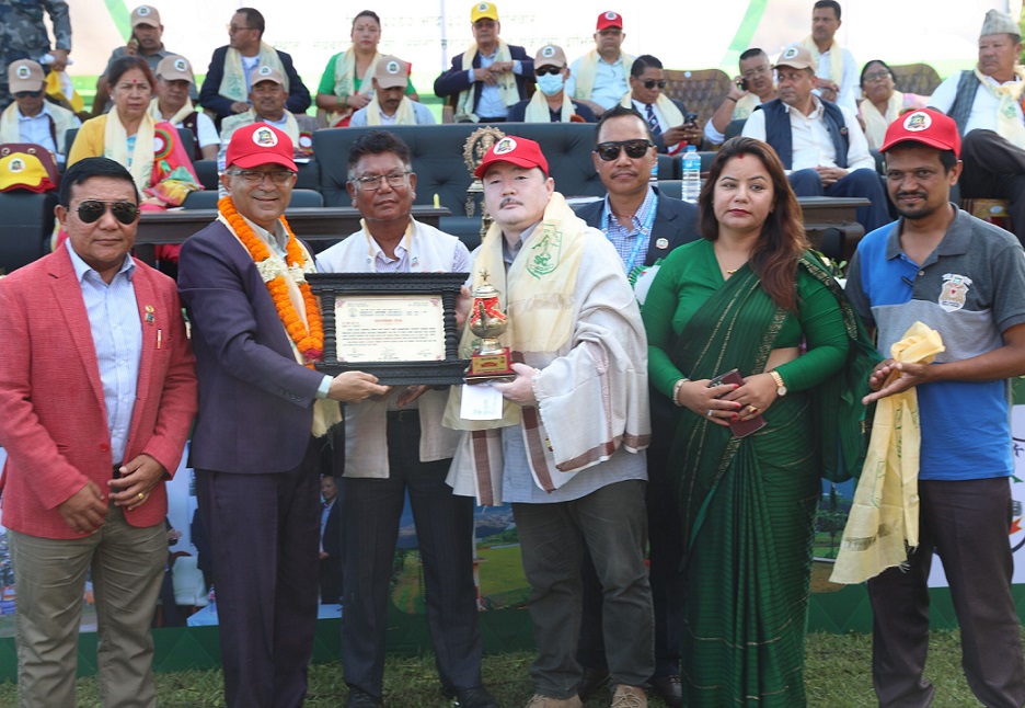 पत्रकार उमेश पुनलाई सहारा खेलकुद पत्रकारिता पुरस्कारबाट सम्मानित