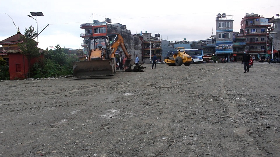 पोखरा बसपार्क व्यवस्थित गर्दै पोखरा महानगरपालिका