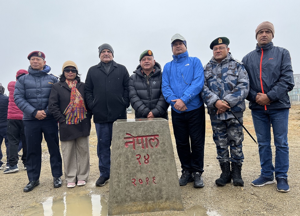 कोरोला नाका पुगेपछि मुख्यमन्त्रीले भनेः ‘यहाँ सम्मको सडक र भौतीक संरचना छिटो निर्माण गर्नुपर्छ’