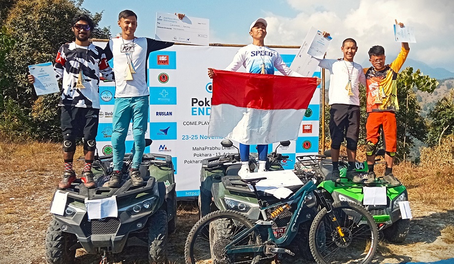 पोखरामा भएको अन्तर्राष्ट्रिय माउन्टेन बाइक रेसको उपाधि इन्डोनेसियाका रामा तेगुलाई