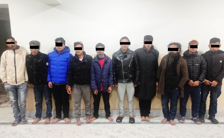 लेकसाइडमा पर्यटकलाई नशालु पदार्थ सेवन गराउने र महिला जिस्काउने १० जना पक्राउ