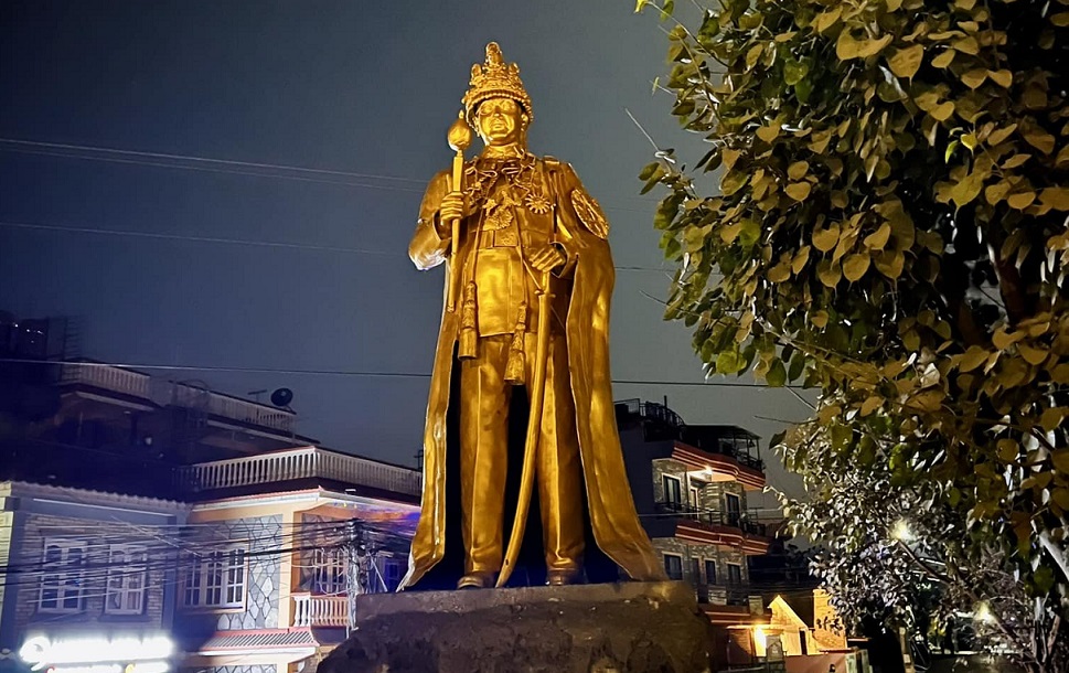 पोखरामा बीरेन्द्रको पुर्ण कदको शालिक पुनस्थापना