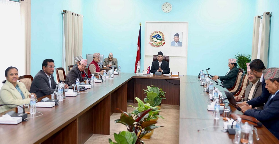सिंहदरबारमै बसेर सबैलाई टार्गेट दिन्छु, नियमित मूल्यांकन गर्छुस् प्रधानमन्त्री