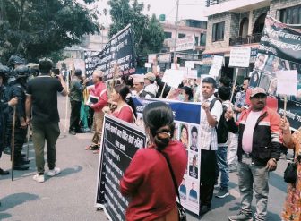 पोखरामा सहकारी पीडितहरु अन्दोलनमा, सडकमा नाराबाजी, तीन प्रमुखलाई ज्ञापनपत्र