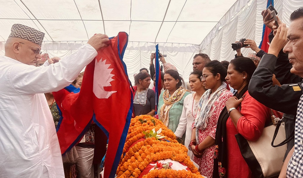 सगरमाथा आरोही बिनोदबाबु बस्ताकोटीको पोखरामा शवयात्रा सहित अन्त्येष्टि