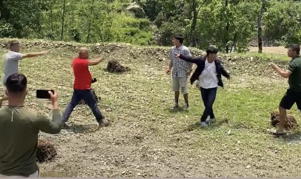 वडा कार्यालय कहाँ राख्ने भन्ने विवादमा पोखरा २० भलाममा कुट्टाकुट कुटाकुट