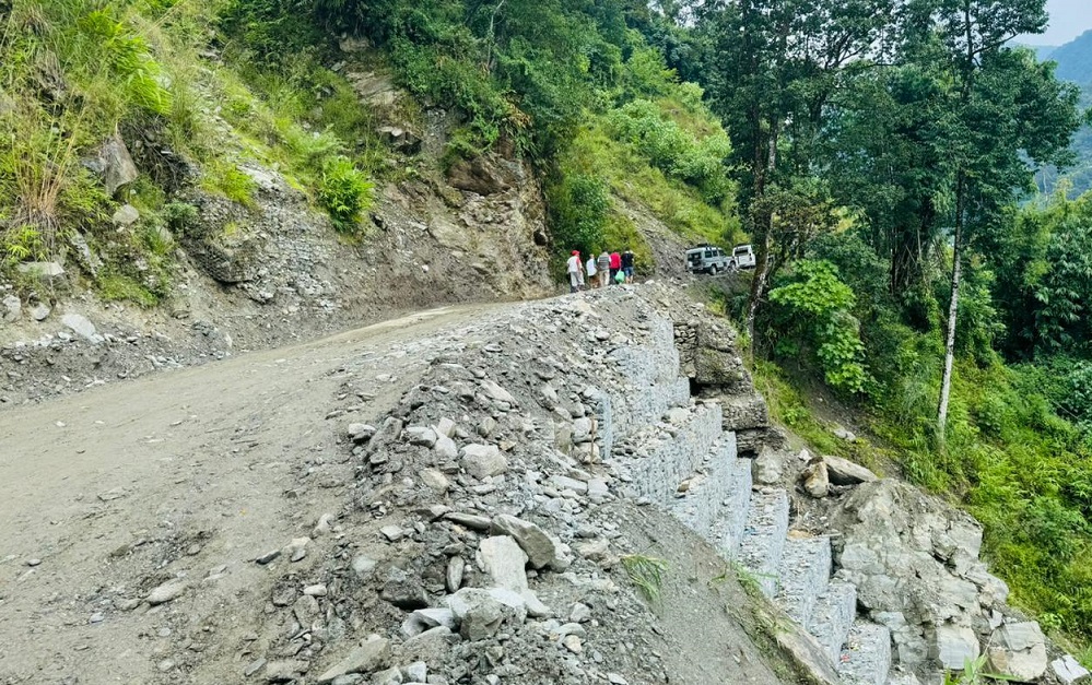 साढे दुई महिनापछि खुल्यो घान्द्रुक जाने सडक