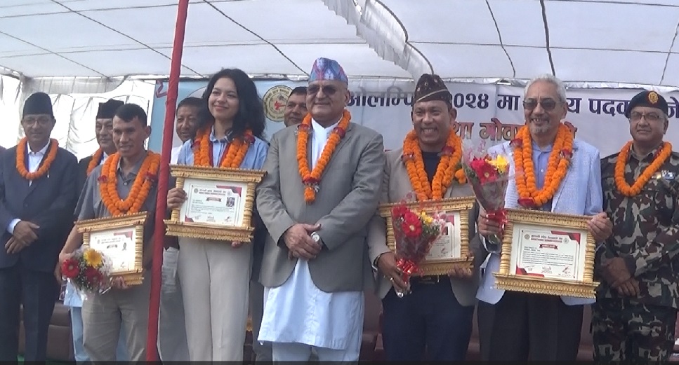 ऐतिहासिक पदक विजेता पलेसालाई पोखरामा नगद सहित सम्मान