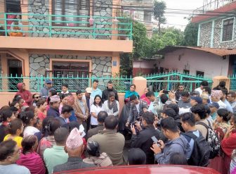 पोखरामा ईन्टरनेटको लत्रिएको तार पन्छाउँदा करेन्ट लागेर एक जनाको मृत्यु