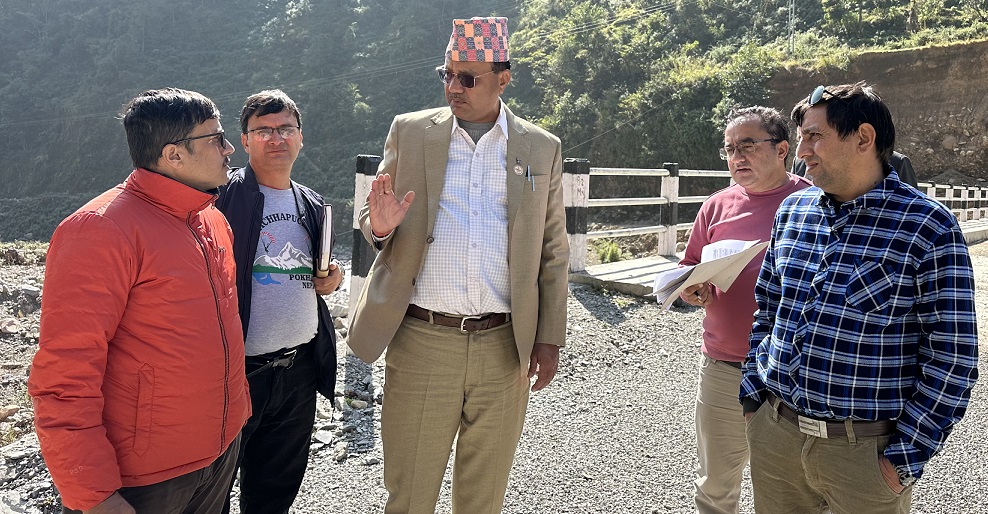 बागलुङका योजना निरीक्षणमा गण्डकीका भौतिकमन्त्री