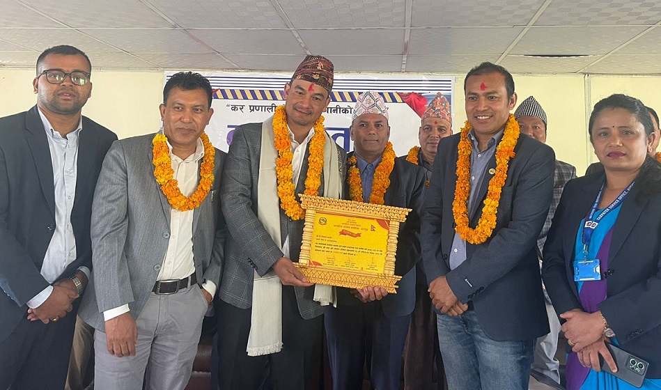 पर्वत जिल्लामा सबैभन्दा बढी आयकर दाखिला गर्दै द क्लिफ बन्यो उत्कृष्ट करदाता