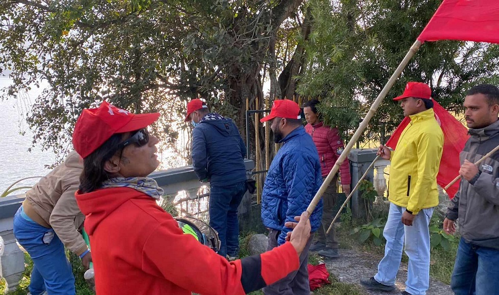 फेवातालको मापदण्डमा रिर्सोट बनाएको भन्दै वाटरफन्ट रिर्सोटको पर्खाल भत्काए