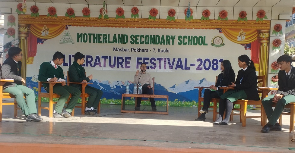 मदरल्याण्डमा साहित्य मेलाः एआईको बढी प्रयोगले सिर्जनात्मक क्षमता घटाउँछ