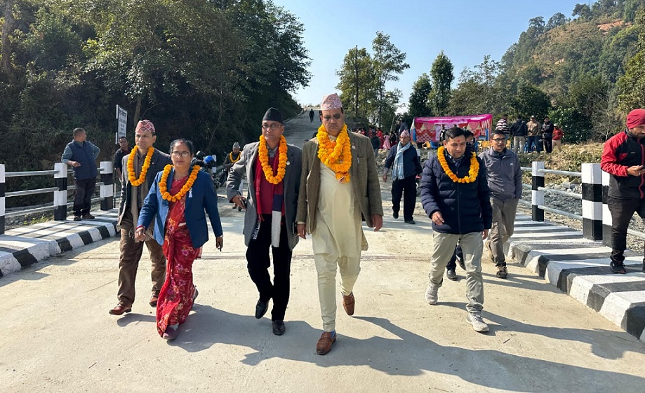 सम्झौता भन्दा सात महिनाअघि नै बन्यो पुल निमार्ण सम्पन्न, मन्त्रीले गरे सम्मान
