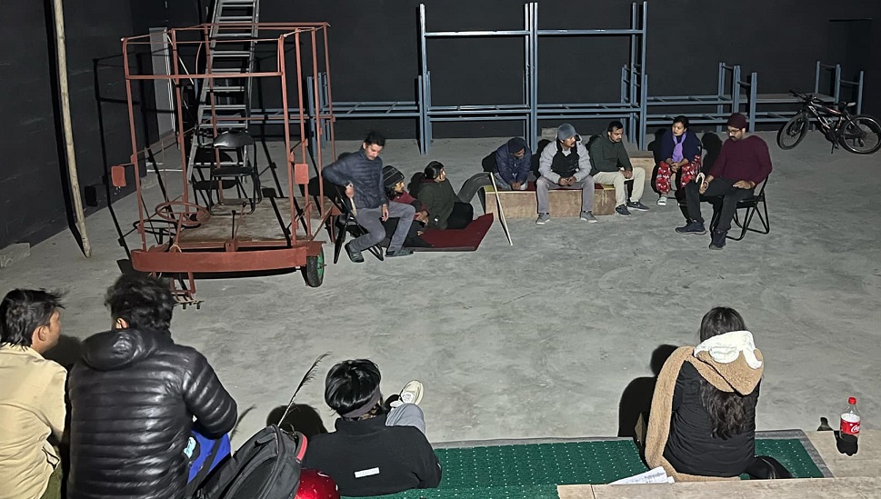 पोखरामा मौलिक नाटक ‘सपना डिलक्स कोच’ मञ्चनको तयारी