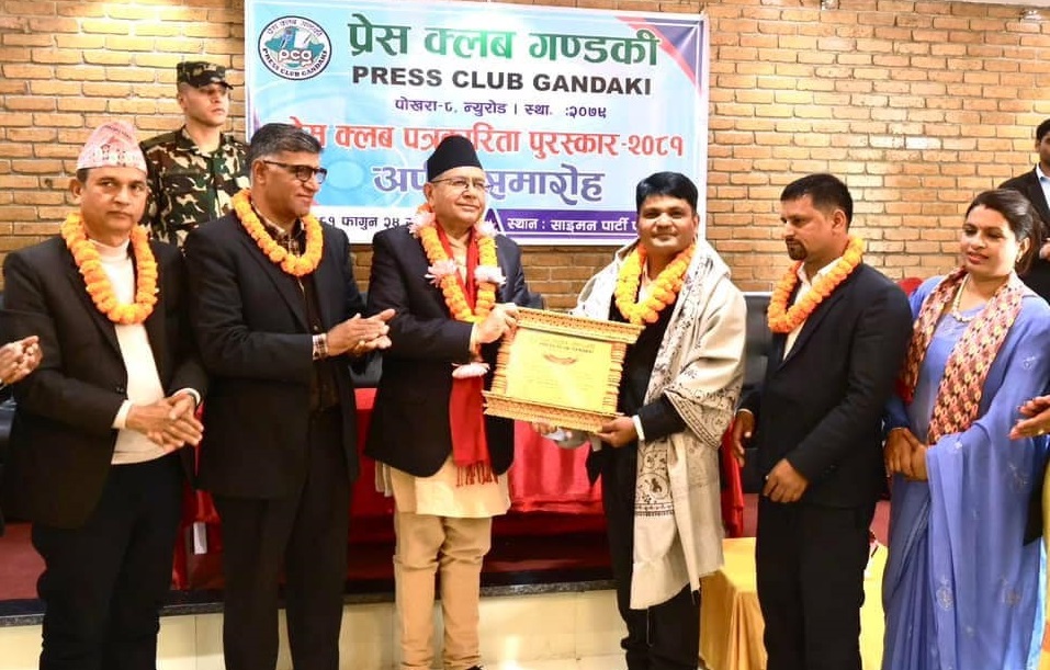 पत्रकार कृष्णमणि बराल ५० हजार राशीको पुरस्कारबाट सम्मानीत को हुन् कृष्णमणि बराल