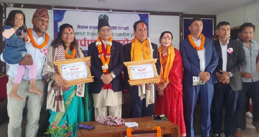 गजेन्द्र भण्डारी सिर्जनशील पुरस्कारबाट पत्रकार केशव पाठक र दुर्गा अधिकारी सम्मानित