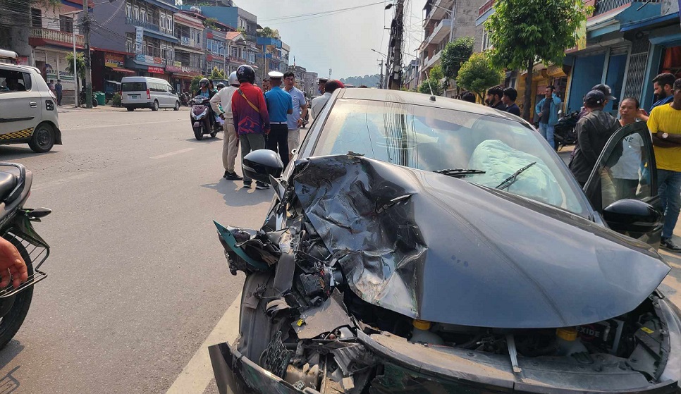 पोखराको सृजनाचोक नजिकै दुर्घटना