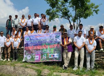 पोखरा २३ मकनपुरमा आन्तरिक पर्यटन प्रवद्र्धन गर्न व्यवसायीको पदयात्रा