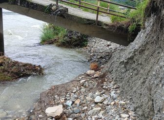 पोखरा २३ बाम्दी र पोखरा २४ लौरुक जोड्ने पुल जोखिममा