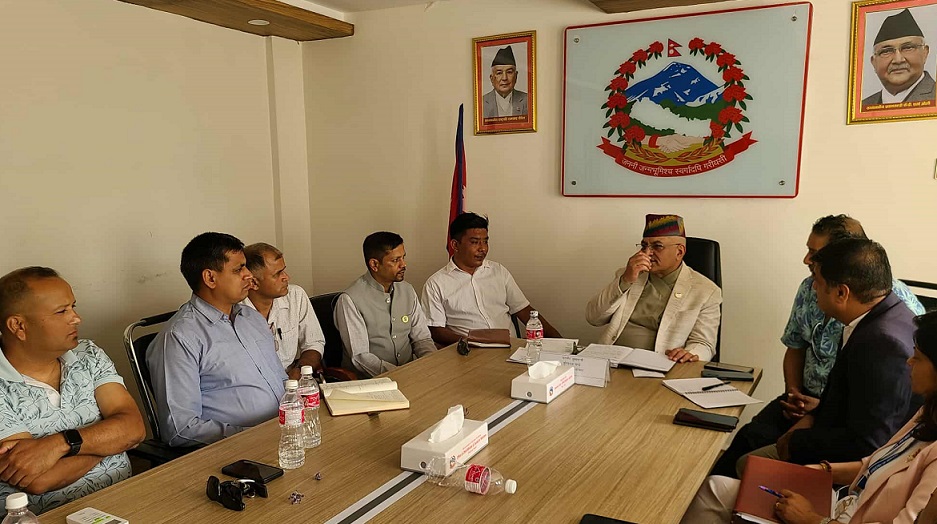 केरुङमा बाढीले विगारेपछि विकल्पमा कोरला नाका खोल्न मुख्यमन्त्रीलाई व्यवसायीको सुझाव