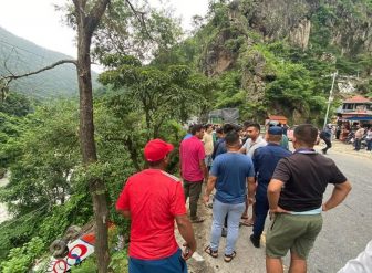 तनहुँको ऐनापहरा दुर्घटना, दुई जना चितवन रिफर