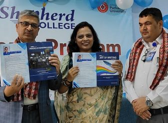 पत्रकार धौलागिरिका पत्रकारिताका दुई पुस्तक सार्वजनिक